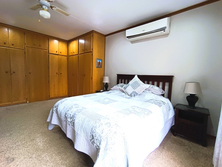4 Bedroom Property for Sale in Langenhovenpark Free State